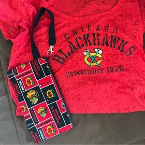 Chicago Blackhawks T-shirt and wristlet